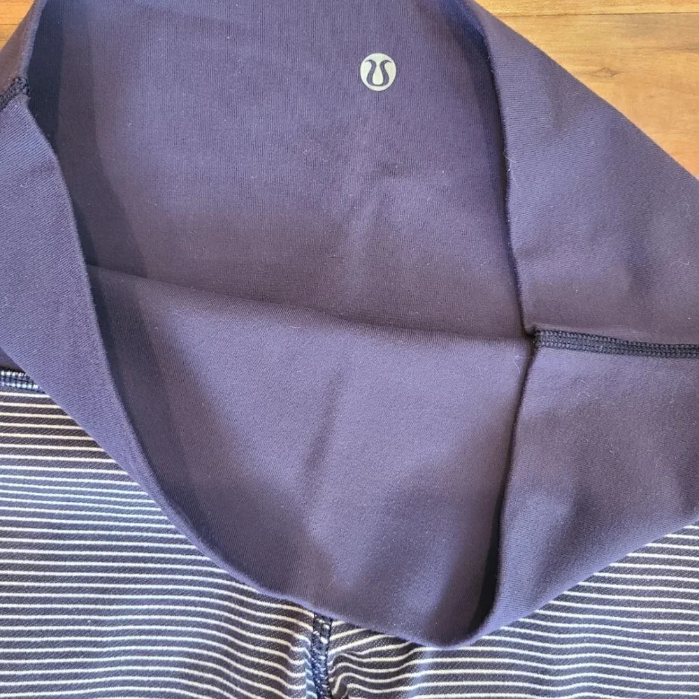 Lululemon Wunder Under Navy White Capri Leggings High Waist Athleisure Size 6/8 - Picture 3 of 4